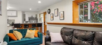 Refined North Shore 3BR Retreat, North Vancouver.