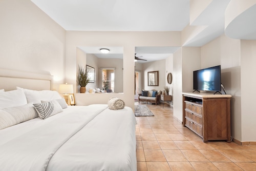 3-bedroom apartment in perfect Palmas del Mar with pool and beach access