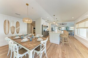 Dining - Paradise on Pine (Anna Maria)