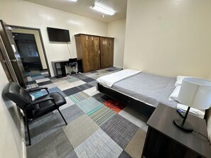 Habitación individual básica, 1 cama de matrimonio, no fumadores, Aire acondicionado | Escritorio, espacio para trabajar con un portátil, wifi gratis