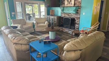 Smart TV, fireplace