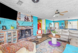 Smart TV, fireplace
