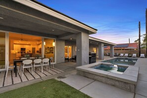 Outdoor dining - Pool/Spa-Location-Basketball-GameRoom-Specials ask (Bermuda Dunes)