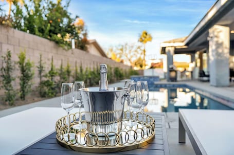 Outdoor pool. Pool/Spa-Location-Basketball-GameRoom-Specials ask