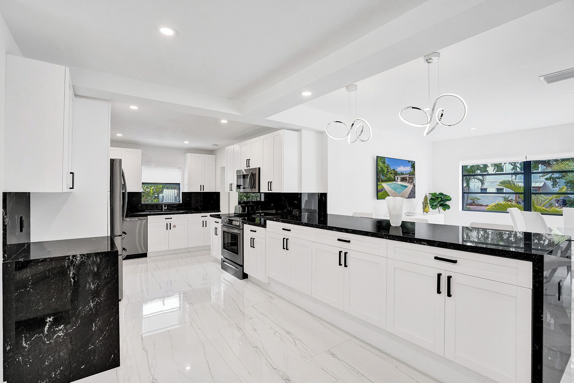 Lyxhus - utsikt mot poolen | Eget kök