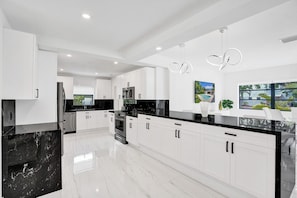 Casa de lujo, vista a la alberca | Cocina privada