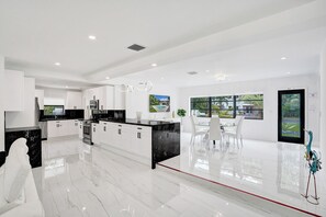 Luxury House, Pool View | Living area