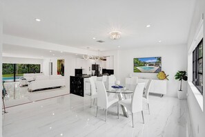 Luxury House, Pool View | Living area