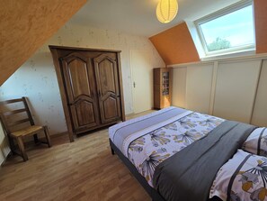 Iron/ironing board, WiFi, bed sheets