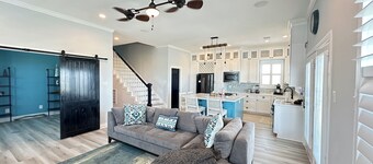 4-bedroom home on the water with 2 private suites. Live the dream, Otra Vez!