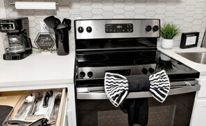 Micro-ondes, four, plaque de cuisson