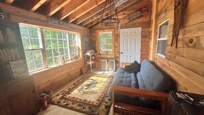 TV - Spacious, modern, home by the lake (Northville)