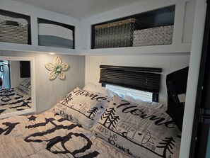 1 bedroom, WiFi, bed sheets - Mini Aruba Glamper in Dover with WiFi, AC and guest access to backyard oasis (Dover)