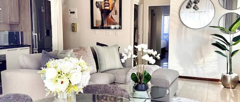 Apartment, 2 Bedrooms, Smoking, Balcony | Dining room