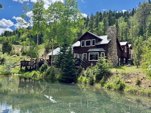 Creek & Peak Hideaway