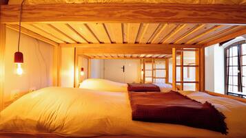 10 slaapkamers, een strijkplank/strijkijzer, wifi, beddengoed