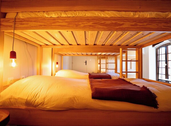 10 Schlafzimmer, BĂŒgeleisen/BĂŒgelbrett, WLAN, BettwĂ€sche