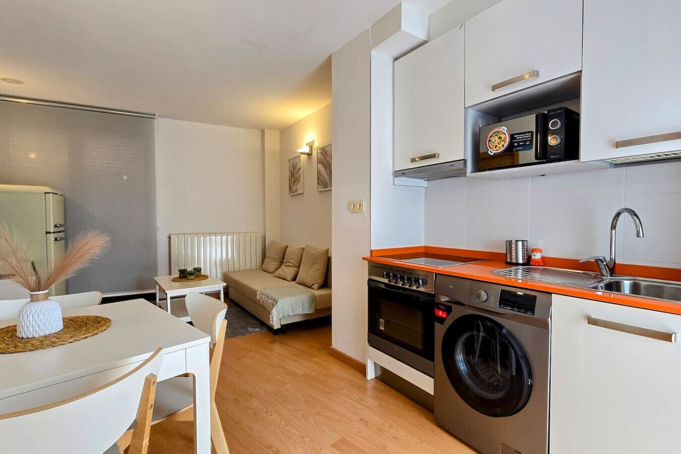 冰箱、微波炉、烤箱、炉灶