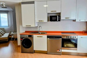 Frigorífic, microones, forn i placa de cuina