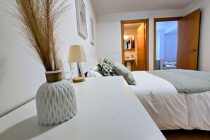 Bureau, Wi-Fi, draps fournis