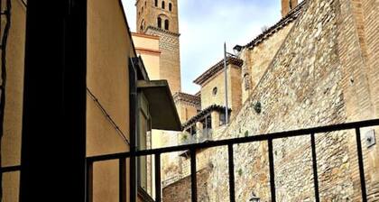 Explore Tarazona from This Central & Peaceful Flat