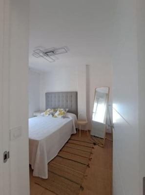 Schreibtisch, Bügeleisen/Bügelbrett, WLAN, Bettwäsche