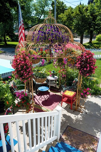 The Mackinaw Suite, Private entrance, Fully Furnished, King Bed, 1861 Victorian