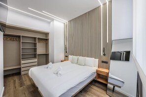 1 Schlafzimmer, Schreibtisch, Bügeleisen/Bügelbrett, Reisekinderbett