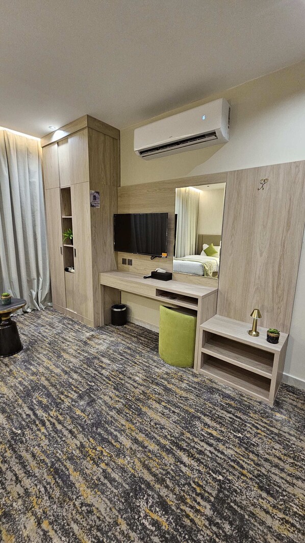 Luxury Twin Room | In-room safe, blackout curtains, iron/ironing board, free WiFi - 8Points Hotel (Madinah)