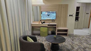 Superior-herbergi með tvíbreiðu rúmi - borgarsýn | Öryggishólf í herbergi, myrkratjöld/-gardínur, straujárn/strauborð