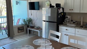 茶具/咖啡用具、冰箱、微波炉、烤面包机