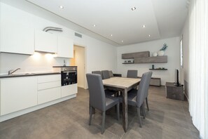 Dining - Cozy 2-bedroom apartment, in residence with swimming pool 500 meters from the sea (Veneto)