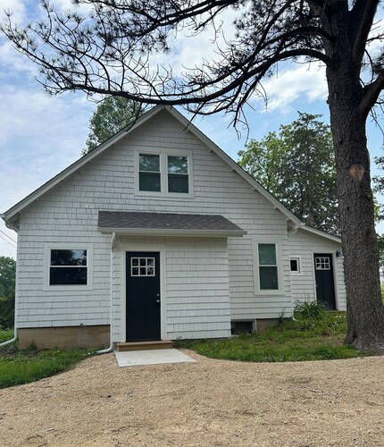Farm Fresh Escape! 3BR Rural Retreat with Modern Amenities – Savanna, IL