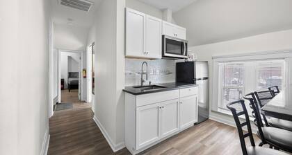 Detroit Getaway: 2-bedroom Apartment for 7 & Wifi