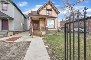 House (3 Bedrooms) | Front of property