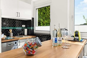 コンロ、食器洗い機、コーヒー / ティーメーカー、電気ポット