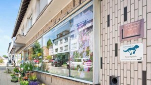 A storefront with a large window display of flowers and plants. - MOLA Apartments-Style & Design Wetter Ruhrgebiet (Wetter)