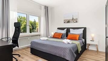 1 habitación, escritorio, wifi gratis y ropa de cama