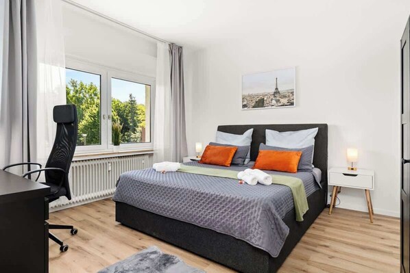 1 bedroom, desk, free WiFi, bed sheets