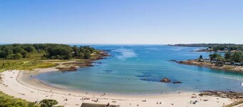 NEW! Coastal Beach House, Steps to Cape Neddick Beach with 4Br+Sleeps 9!