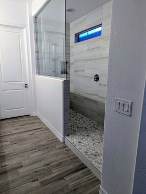 Shower, eco-friendly toiletries, hair dryer, bidet - Golden Hour Haven: Epic Mountain Views and Resort-Style Backyard! (Rio Verde)