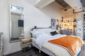 1 bedroom, desk, iron/ironing board, free WiFi