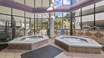 Apartment, Multiple Beds, Balcony, Pool View (Lighthouse on the Bay) | Interior