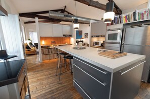 Fridge, microwave, oven, stovetop