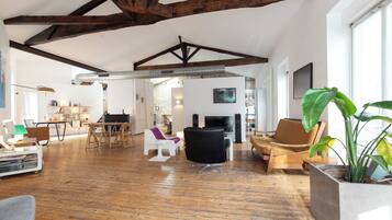 TV connectée, jeux vidéo, livres, chaßne hi-fi