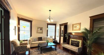 B4-Beautiful 3Br w Balcony/parking/wi-fi CLOSE TO ALL