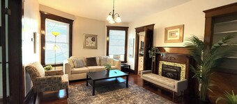 B4-Beautiful 3Br w Balcony/parking/wi-fi CLOSE TO ALL