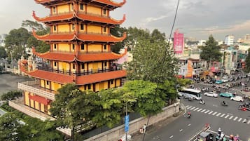 Chambre Quadruple Familiale, balcon, vue ville | Terrasse/Patio