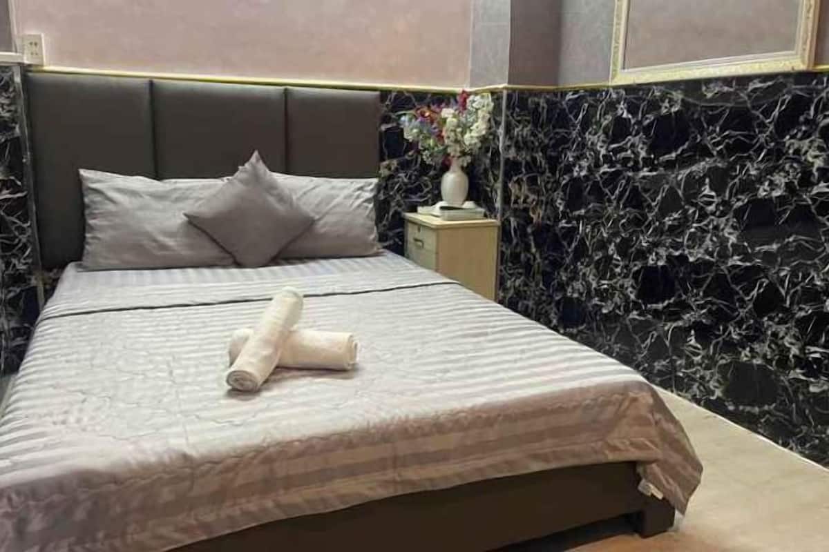 Premium bedding, down comforters, pillowtop beds, individually furnished