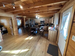 Microwave, oven, stovetop - Charming 2-bedroom cabin in Woodlawn/Galax VA with modern features (Woodlawn)